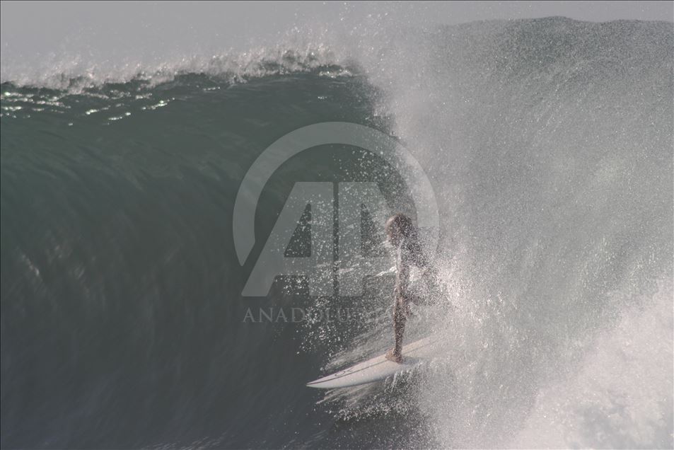 Kejuaraan selancar dunia Corona Surfing 2019