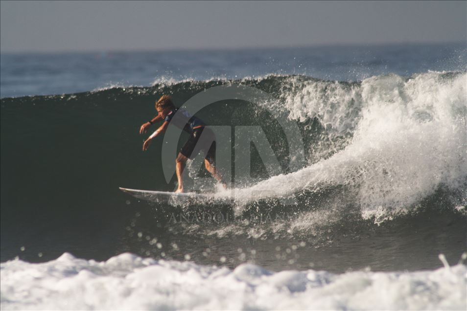 Kejuaraan selancar dunia Corona Surfing 2019