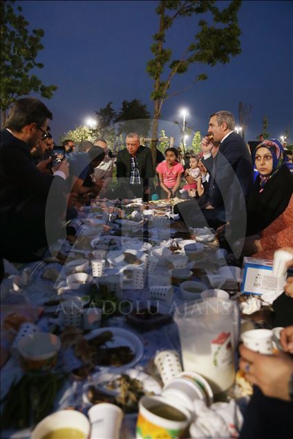 افطاری اردوغان با شهروندان ترکیه در استانبول