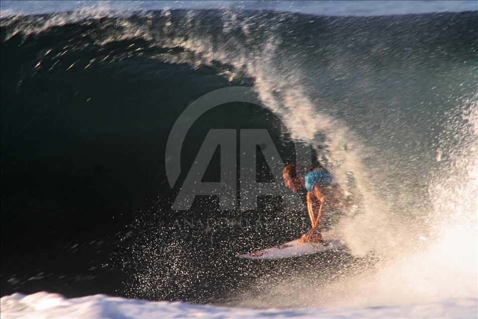 Kejuaraan selancar dunia Corona Surfing 2019