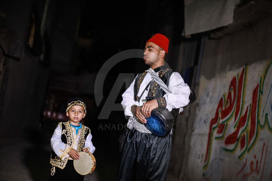 "المسحراتي الصغير".. يمنح غزة في رمضان طقسا خاصا