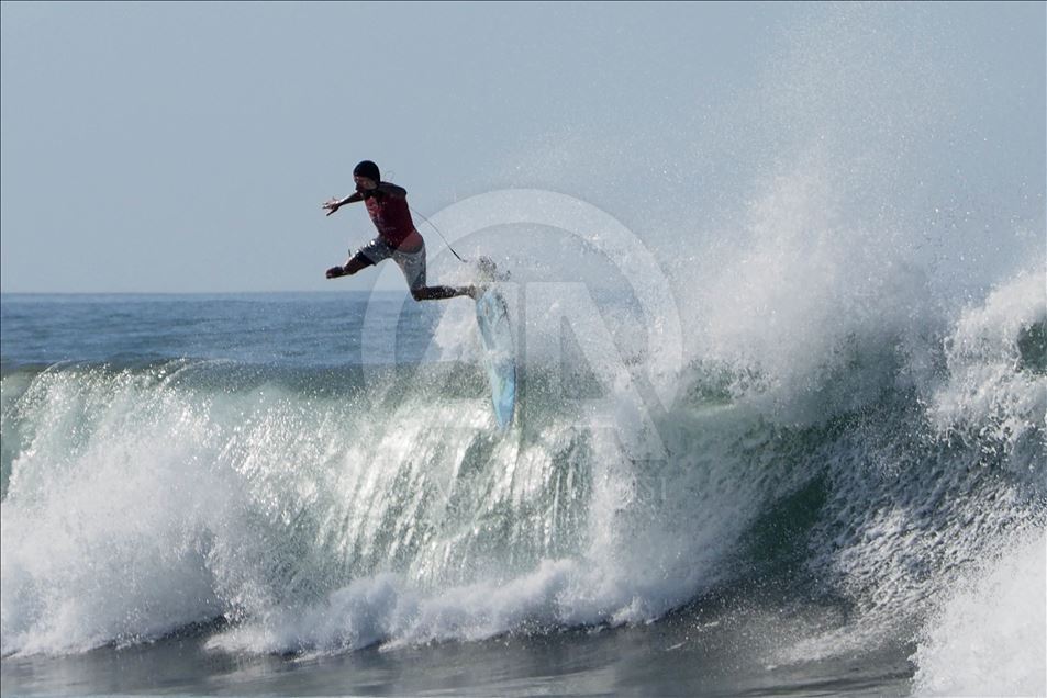 Kejuaraan selancar dunia Corona Surfing 2019