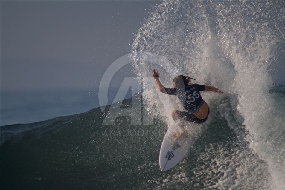 Kejuaraan selancar dunia Corona Surfing 2019