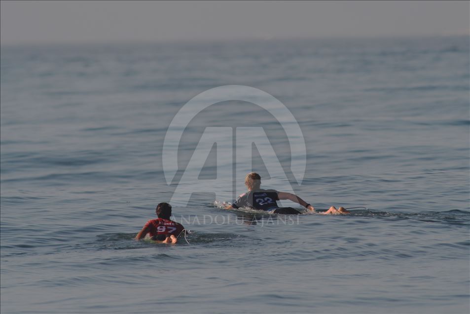 Kejuaraan selancar dunia Corona Surfing 2019