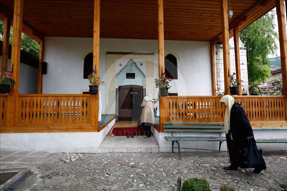 Muslim women in Bosnia and Herzegovina recite Quran during Ramadan