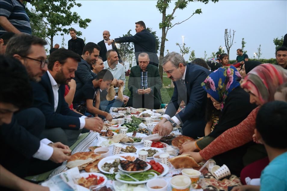افطاری اردوغان با شهروندان ترکیه در استانبول
