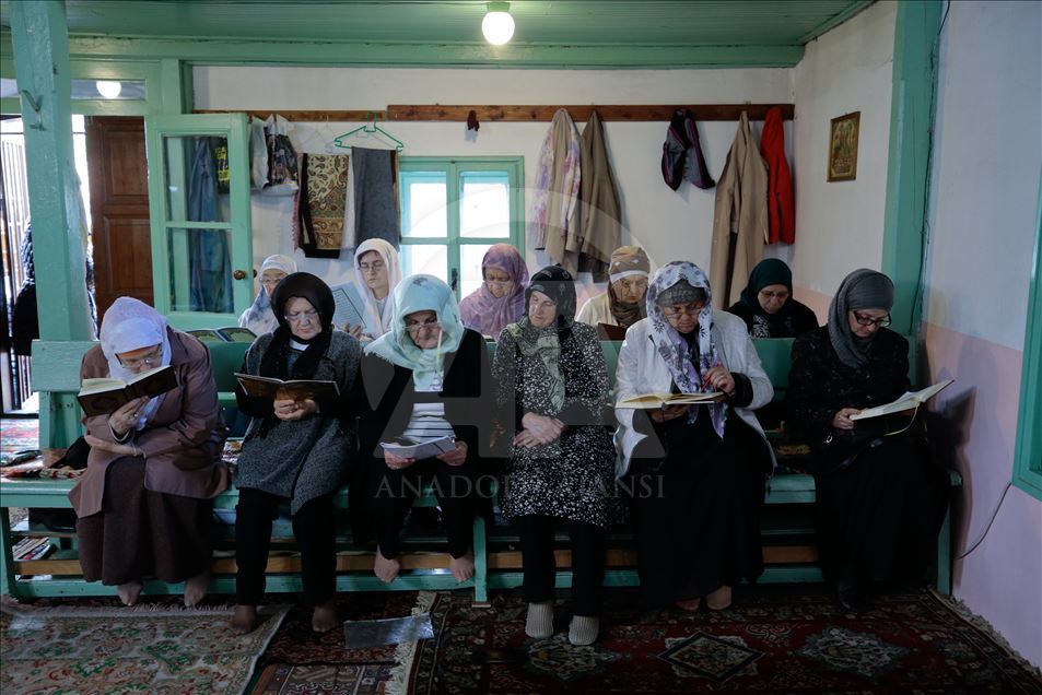 Muslim women in Bosnia and Herzegovina recite Quran during Ramadan