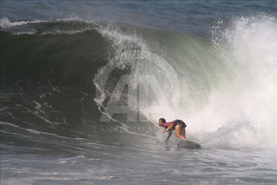 Kejuaraan selancar dunia Corona Surfing 2019