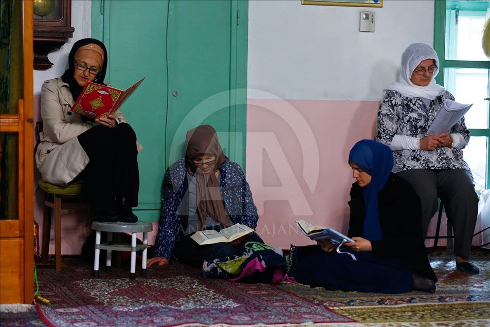 Muslim women in Bosnia and Herzegovina recite Quran during Ramadan