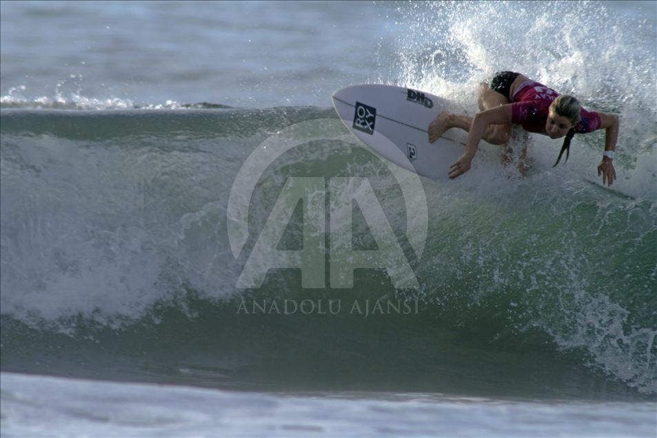 Kejuaraan selancar dunia Corona Surfing 2019
