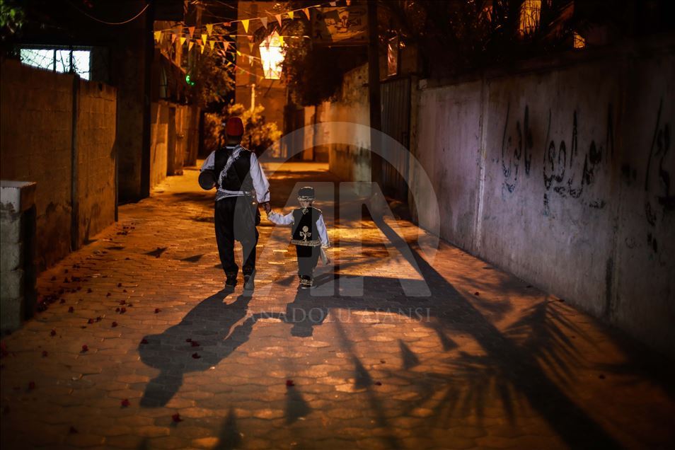 "المسحراتي الصغير".. يمنح غزة في رمضان طقسا خاصا