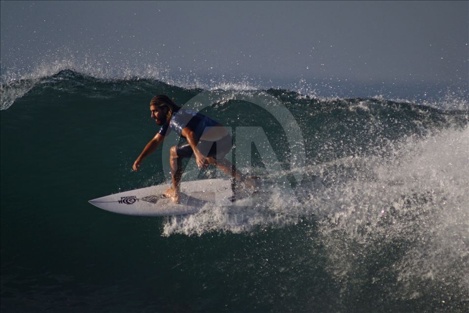 Kejuaraan selancar dunia Corona Surfing 2019
