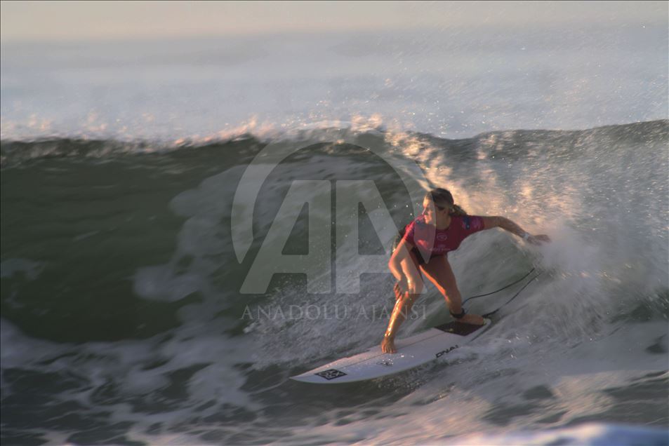 Kejuaraan selancar dunia Corona Surfing 2019