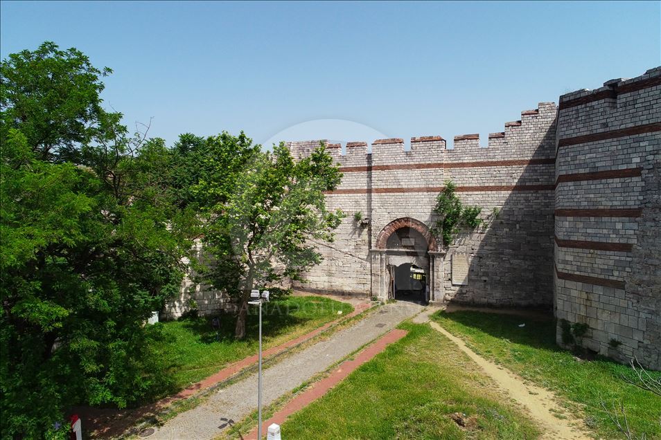 İstanbul'un tarihi surları zamana direniyor
