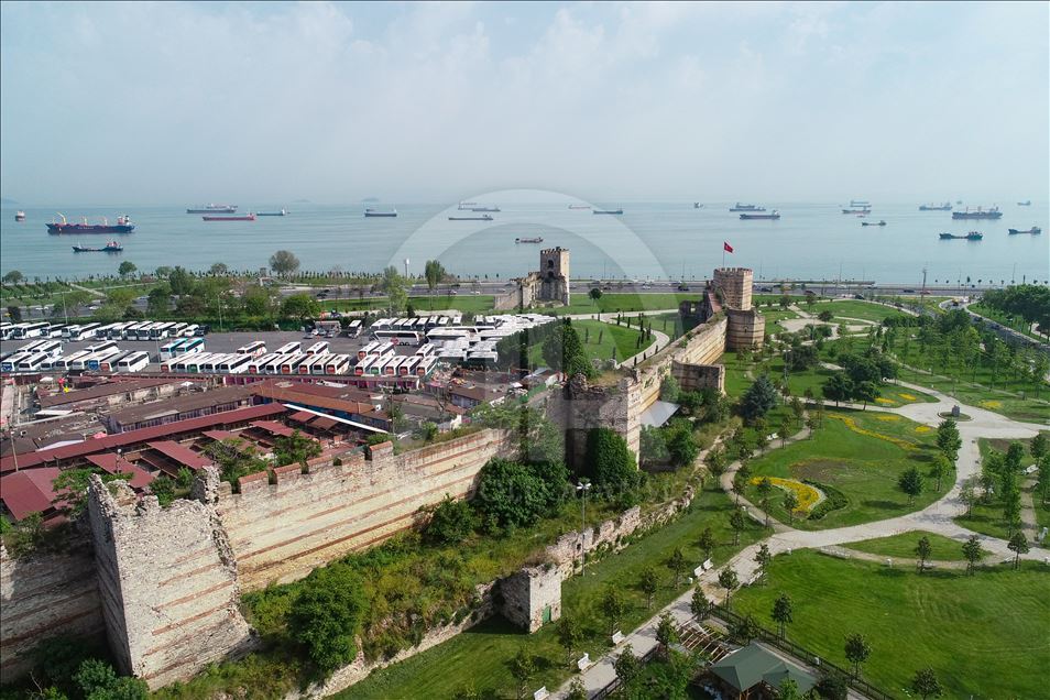 İstanbul'un tarihi surları zamana direniyor

