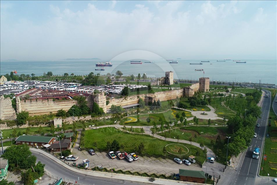İstanbul'un tarihi surları zamana direniyor
