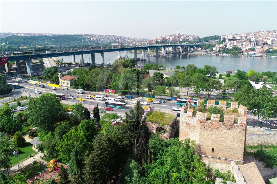 İstanbul'un tarihi surları zamana direniyor
