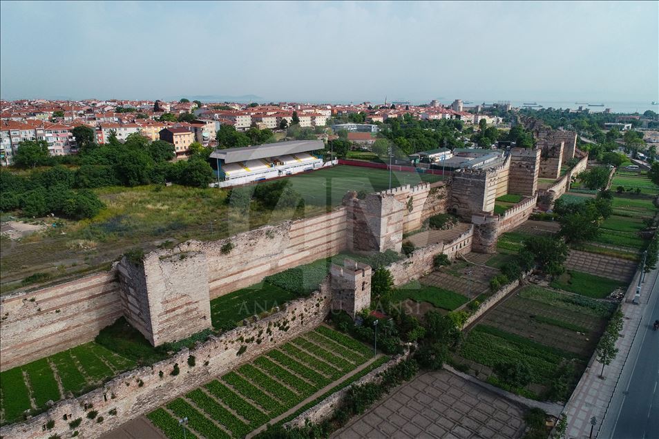 İstanbul'un tarihi surları zamana direniyor

