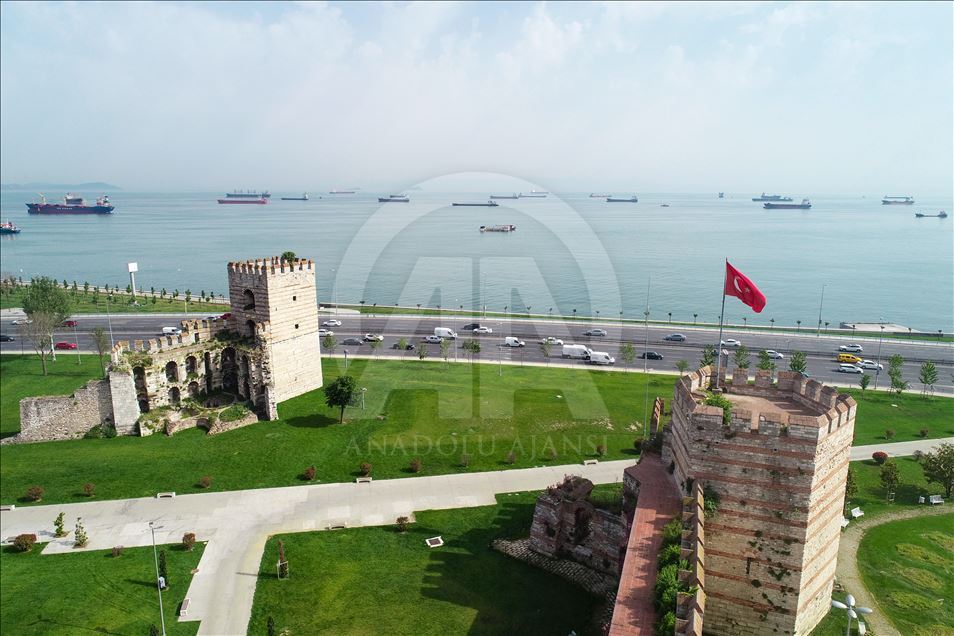 İstanbul'un tarihi surları zamana direniyor
