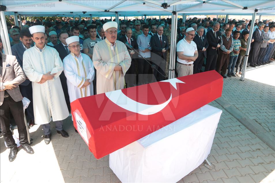 Şehit Uzman Çavuş Mehmet Taşhan, son yolculuğuna uğurlandı