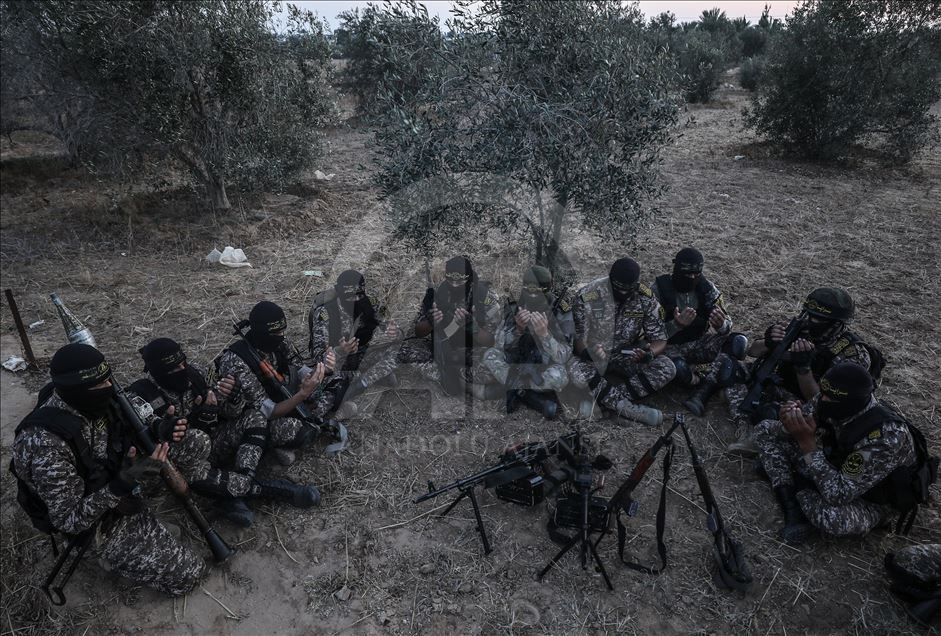 Members of Saraya alQuds keep guard at Israeli border Anadolu Ajansı