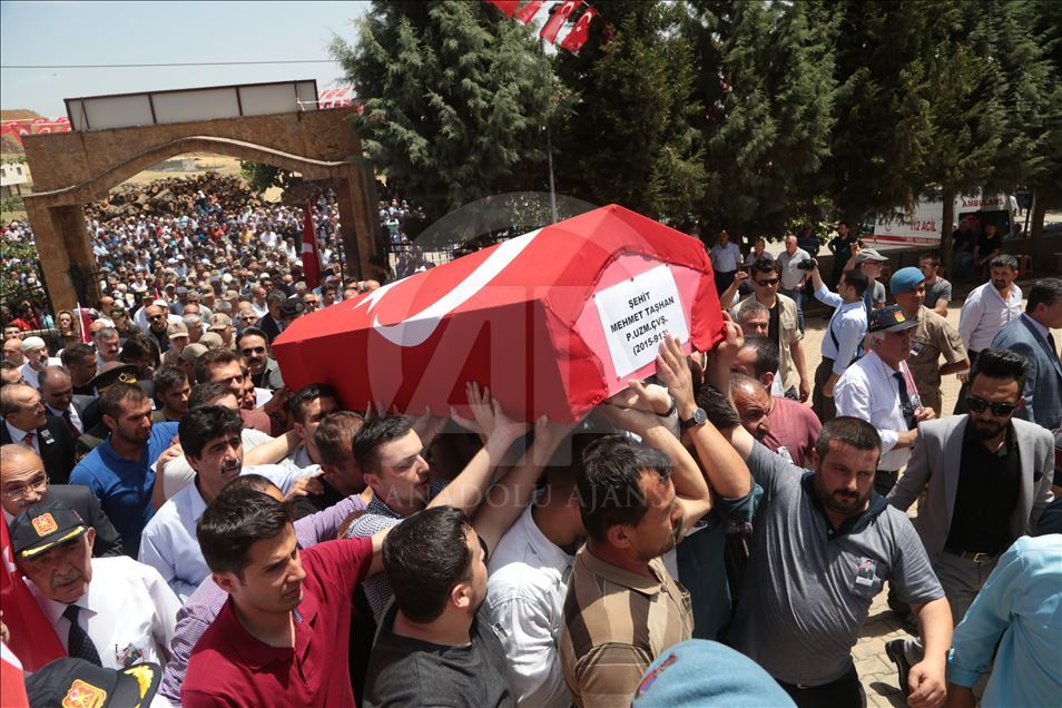 Şehit Uzman Çavuş Mehmet Taşhan, son yolculuğuna uğurlandı