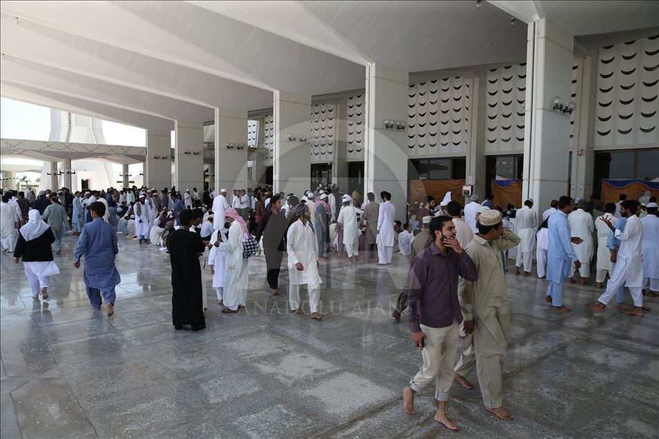 Pakistan'da ramazanın son cuması kılındı