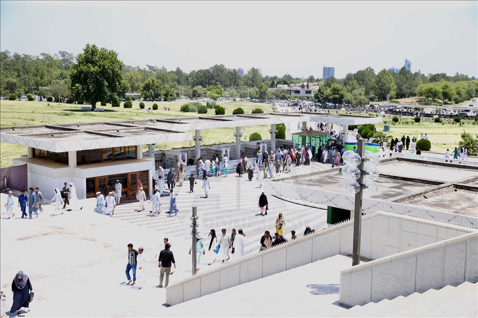 Pakistan'da ramazanın son cuması kılındı