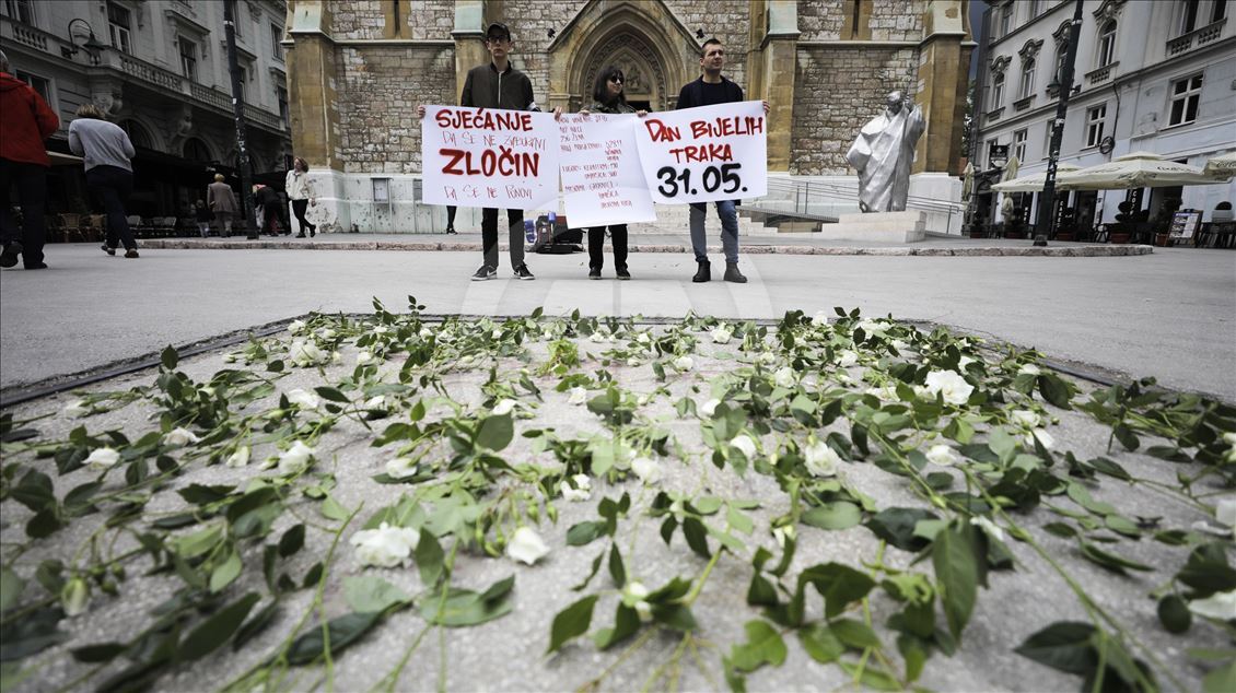 Bijele ruže u Sarajevu za ubijenu djecu Prijedora: Mladi poručuju da se nikada više ne ponovi