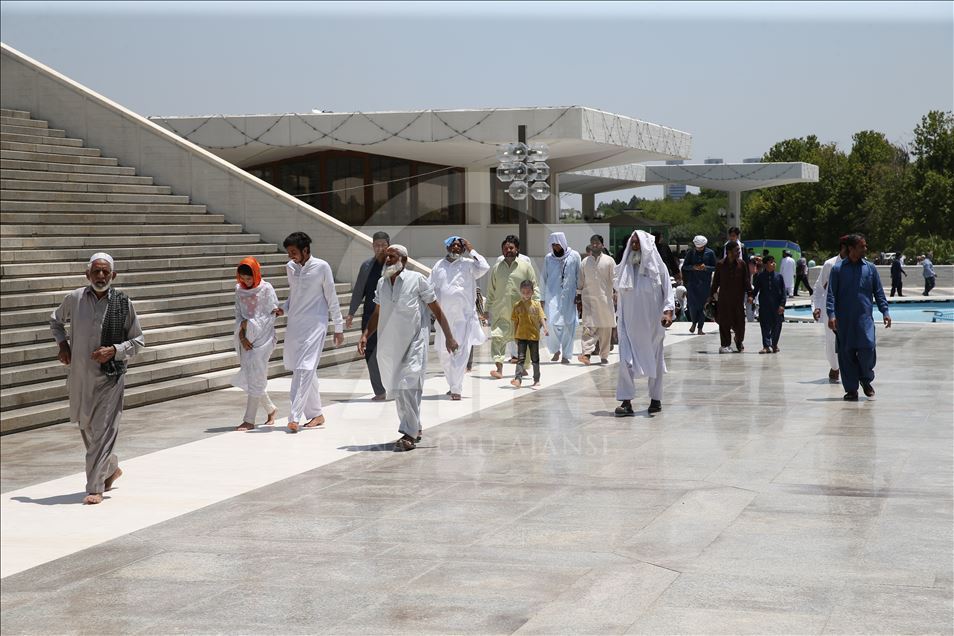 Pakistan'da ramazanın son cuması kılındı