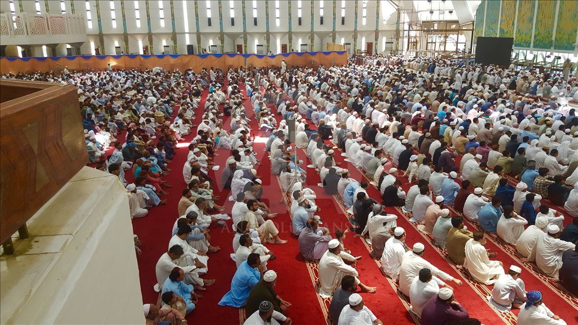 Pakistan'da ramazanın son cuması kılındı