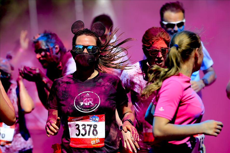 Moskë, mbahet gara "Color Run"
