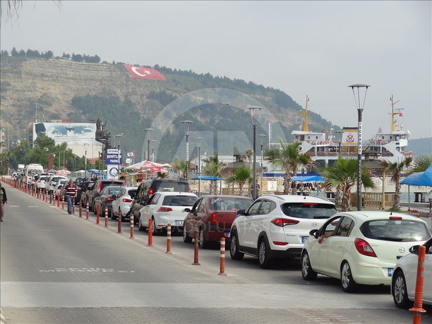 Feribot kuyruğuna "depolama" önlemi trafiği rahatlattı