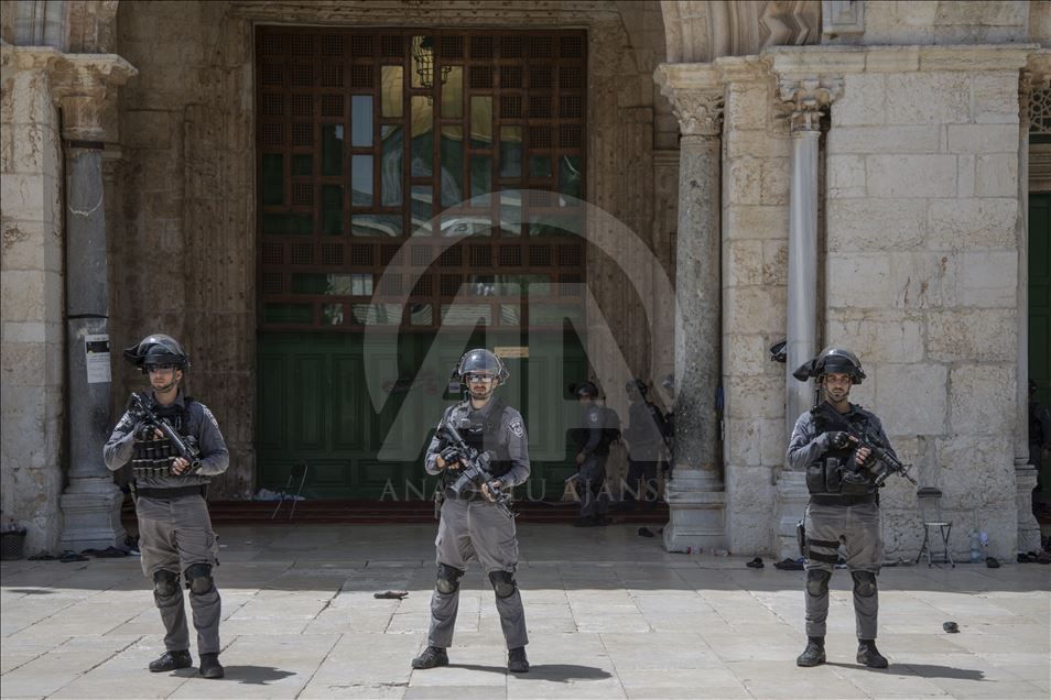 Fanatic Jews' raid Al-Aqsa Mosque Compound