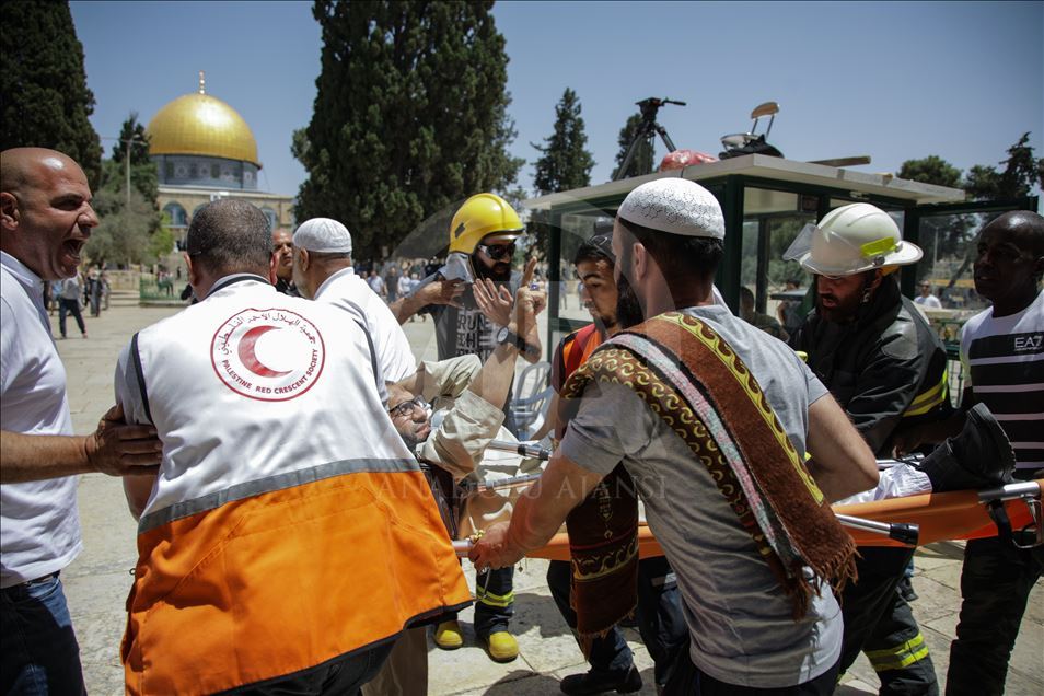 Fanatic Jews' raid Al-Aqsa Mosque Compound