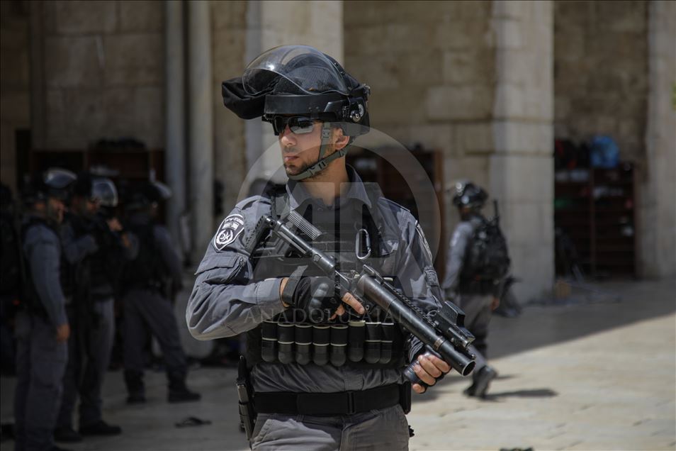 Fanatic Jews' raid Al-Aqsa Mosque Compound