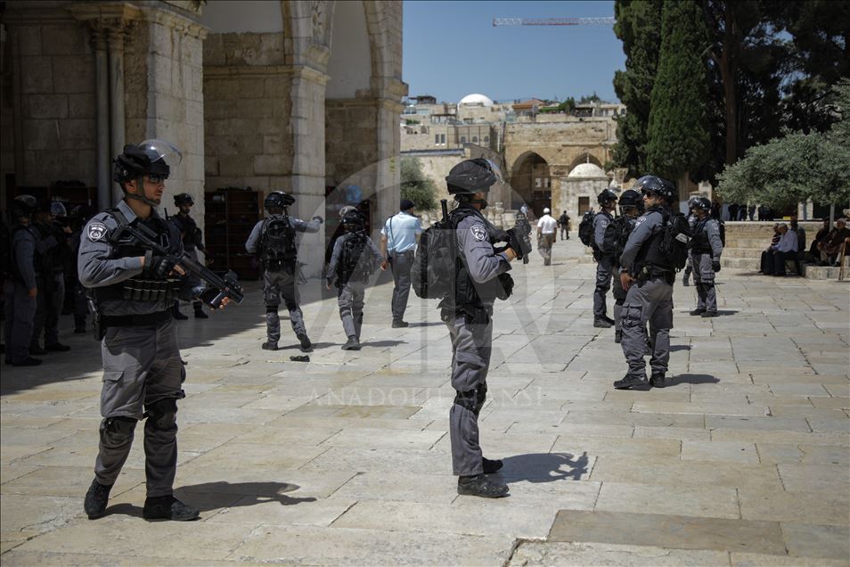 Fanatic Jews' raid Al-Aqsa Mosque Compound