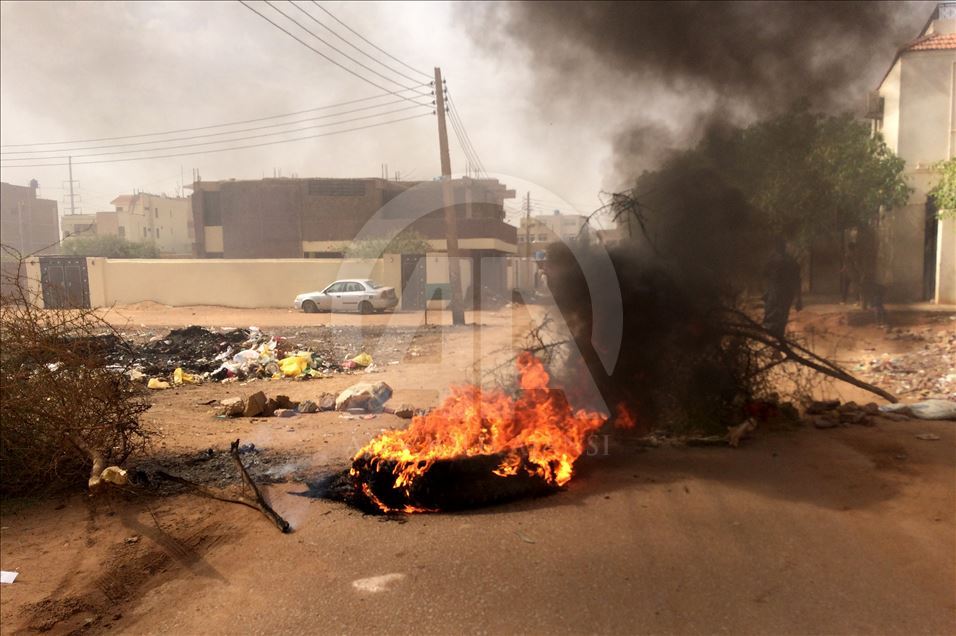 5 killed as Sudan forces clear protest camp in Khartoum