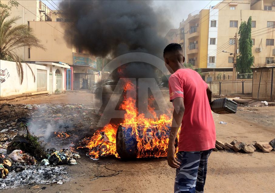 5 killed as Sudan forces clear protest camp in Khartoum