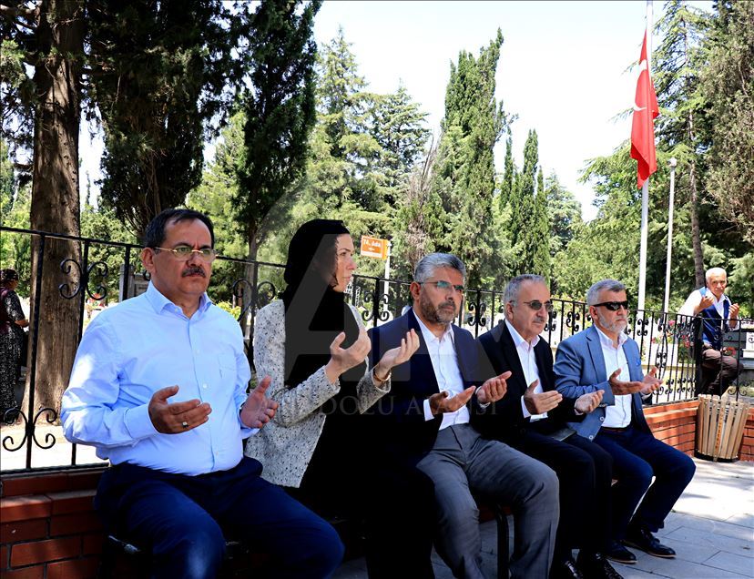 AK Parti'li Karaaslan'dan şehitlik ziyareti