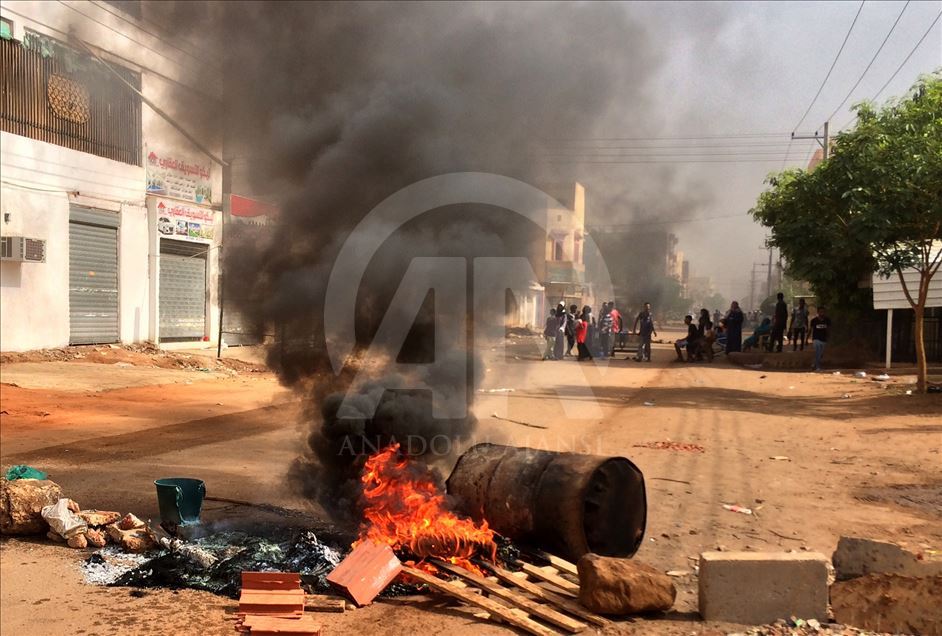 5 killed as Sudan forces clear protest camp in Khartoum