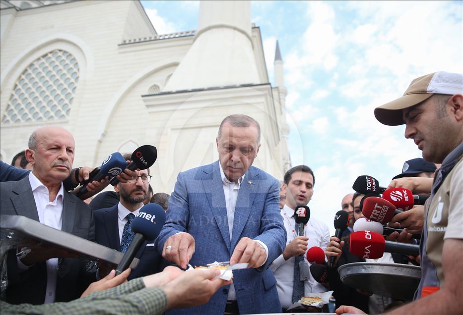 Cumhurbaşkanı Erdoğan, bayram namazını Büyük Çamlıca Camisi'nde kıldı