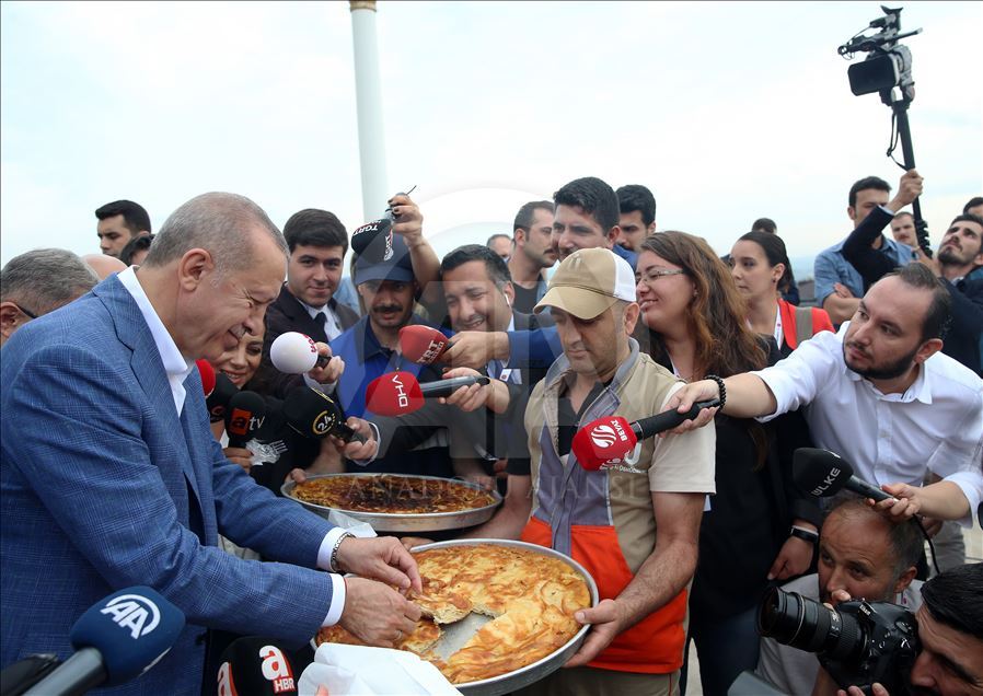 Cumhurbaşkanı Erdoğan, bayram namazını Büyük Çamlıca Camisi'nde kıldı
