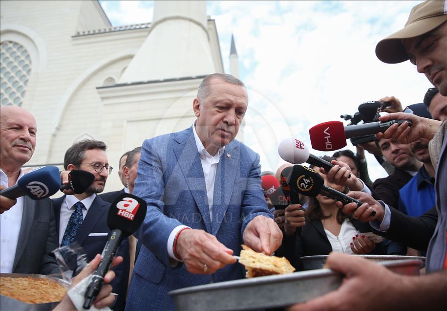 Cumhurbaşkanı Erdoğan, bayram namazını Büyük Çamlıca Camisi'nde kıldı
