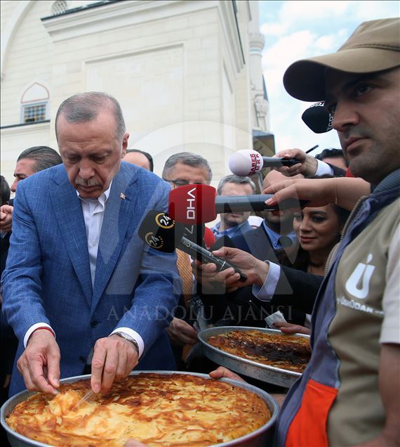 Cumhurbaşkanı Erdoğan, bayram namazını Büyük Çamlıca Camisi'nde kıldı
