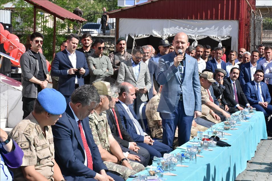 İçişleri Bakanı Soylu, Beytüşşebap'ta vatandaşlarla bayramlaştı

