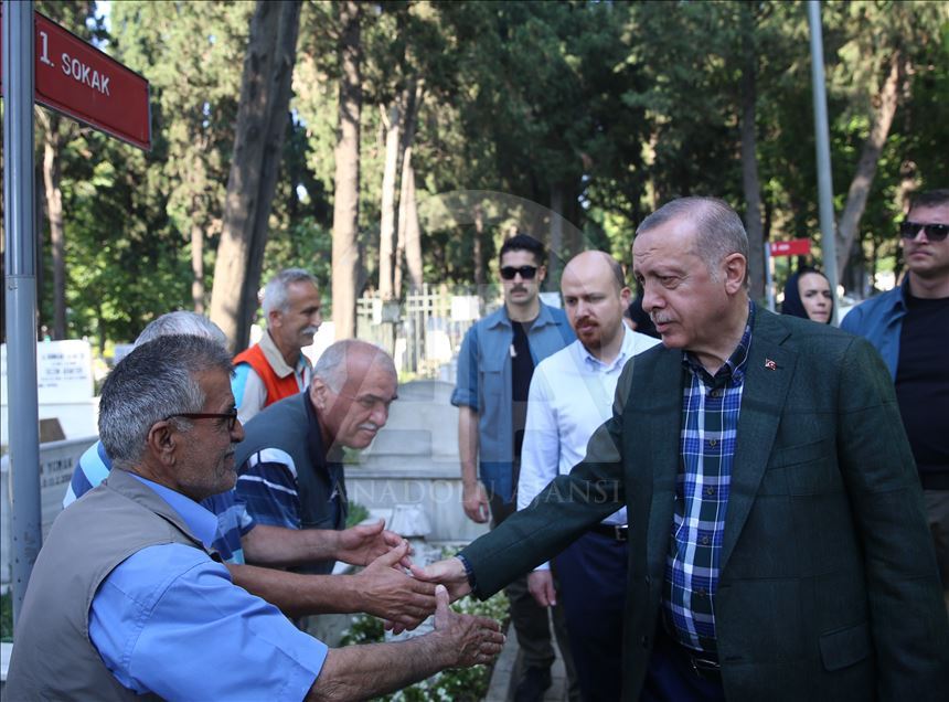 Cumhurbaşkanı Erdoğan'dan kabir ziyareti