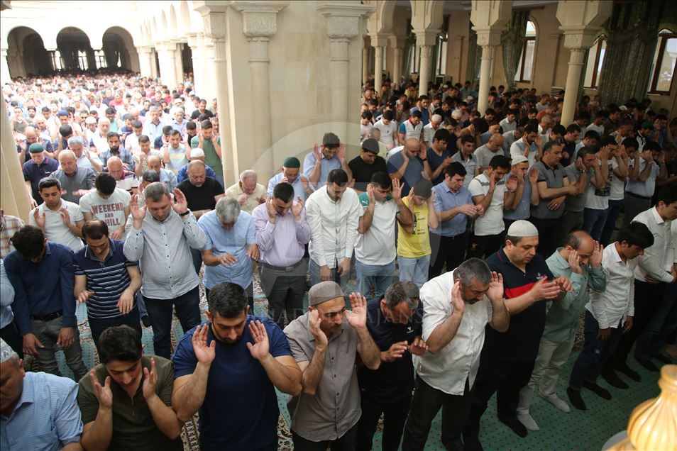نماز عید سعید فطر در آذربایجان
