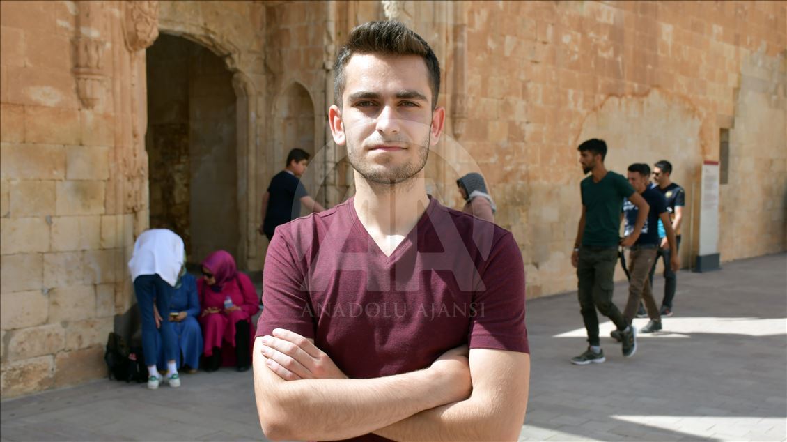 Tarihi İshak Paşa Sarayı'nda bayram yoğunluğu