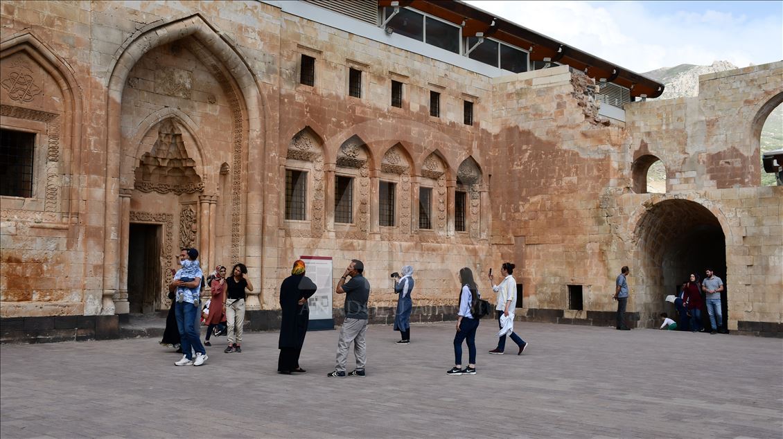 Tarihi İshak Paşa Sarayı'nda bayram yoğunluğu